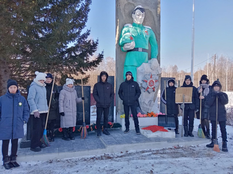 "Памяти героев".